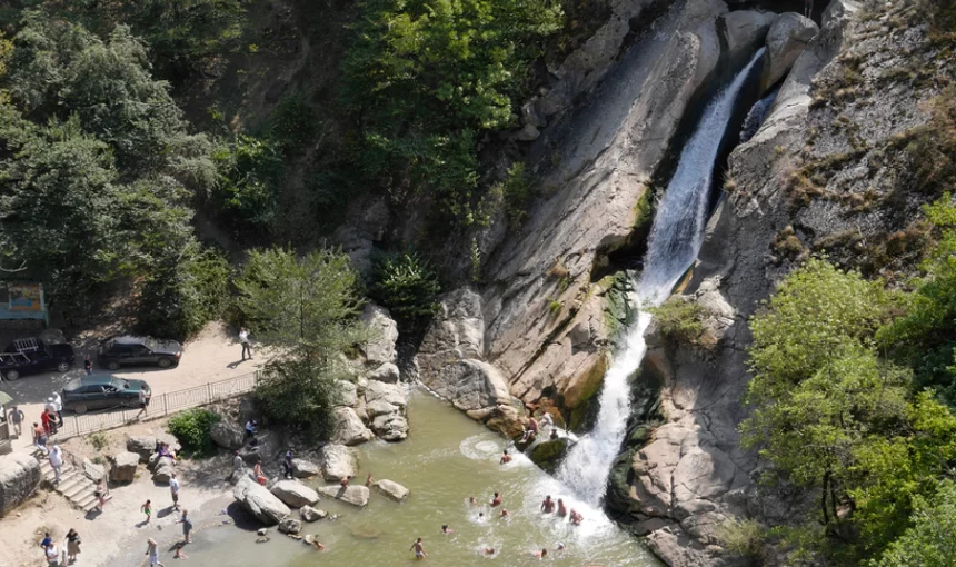 Водопад в Хучни